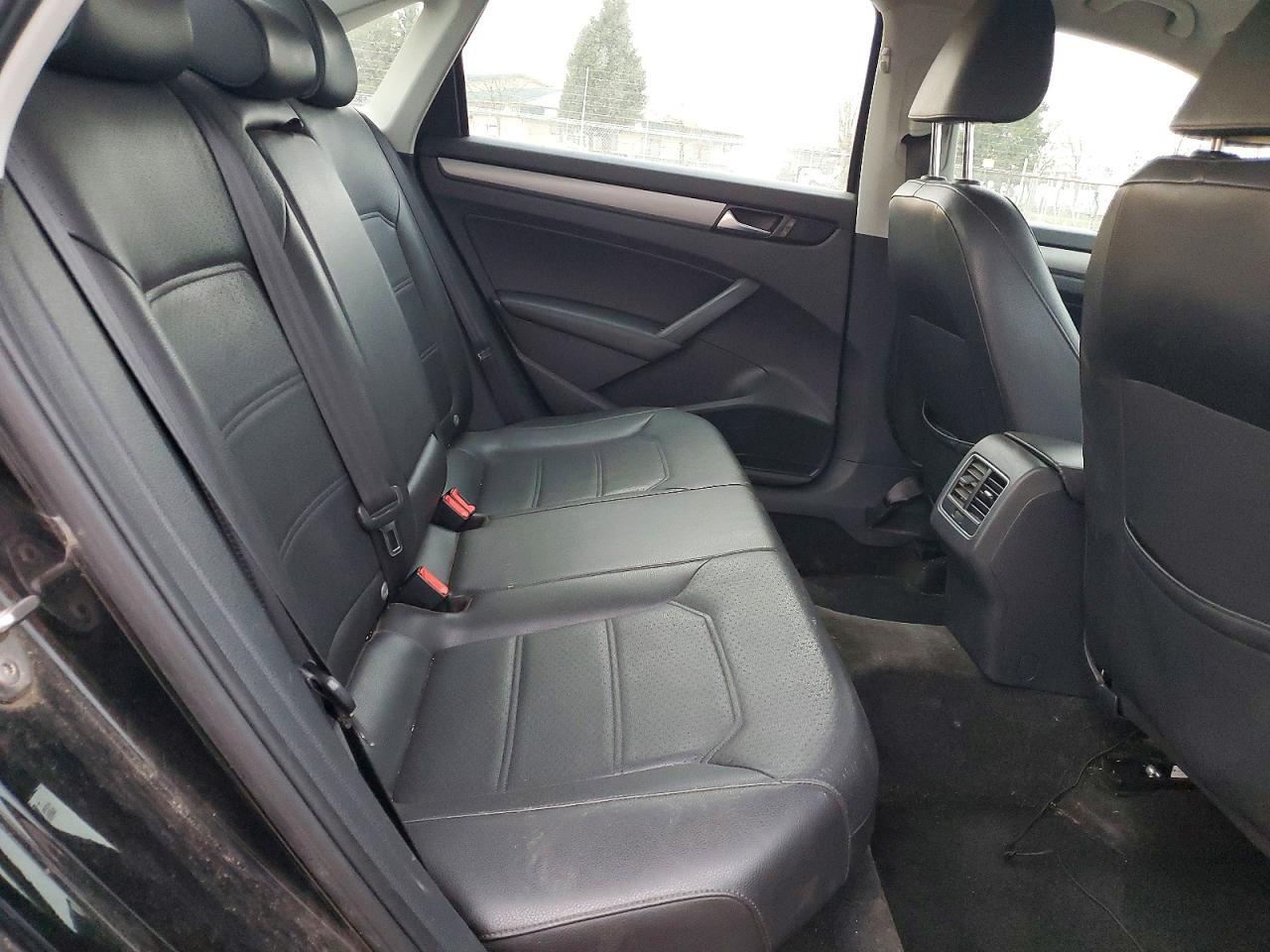 2015 VOLKSWAGEN Passat