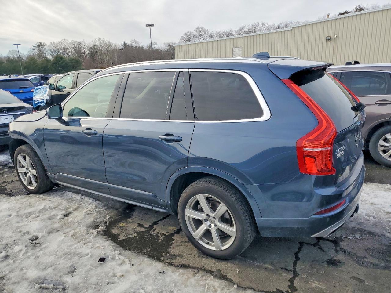 2021 VOLVO XC90