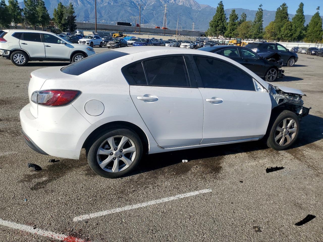 2010 MAZDA 3