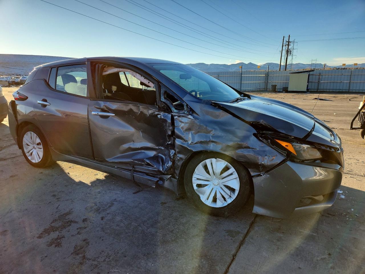 2025 NISSAN LEAF