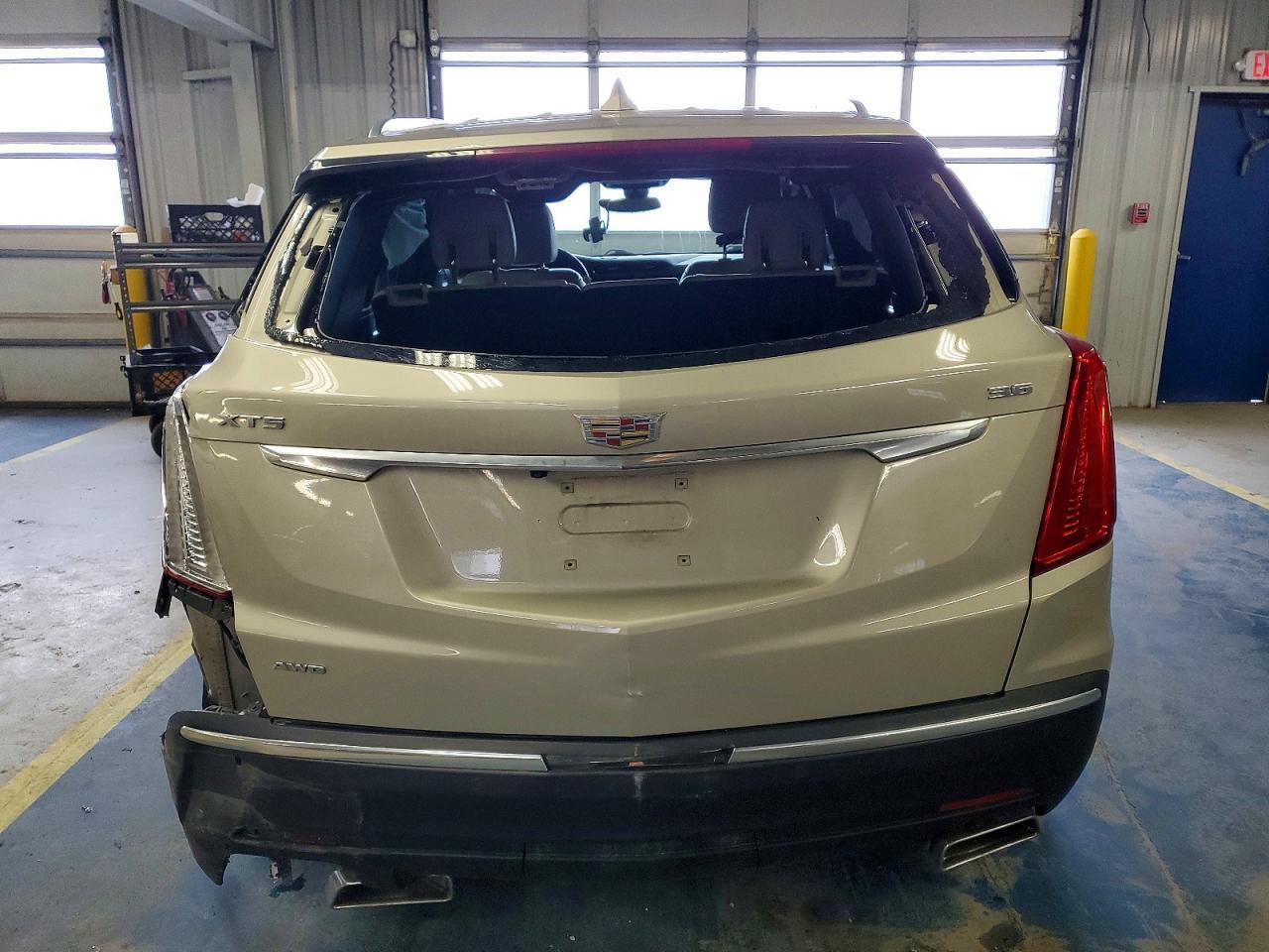 2017 CADILLAC XT5