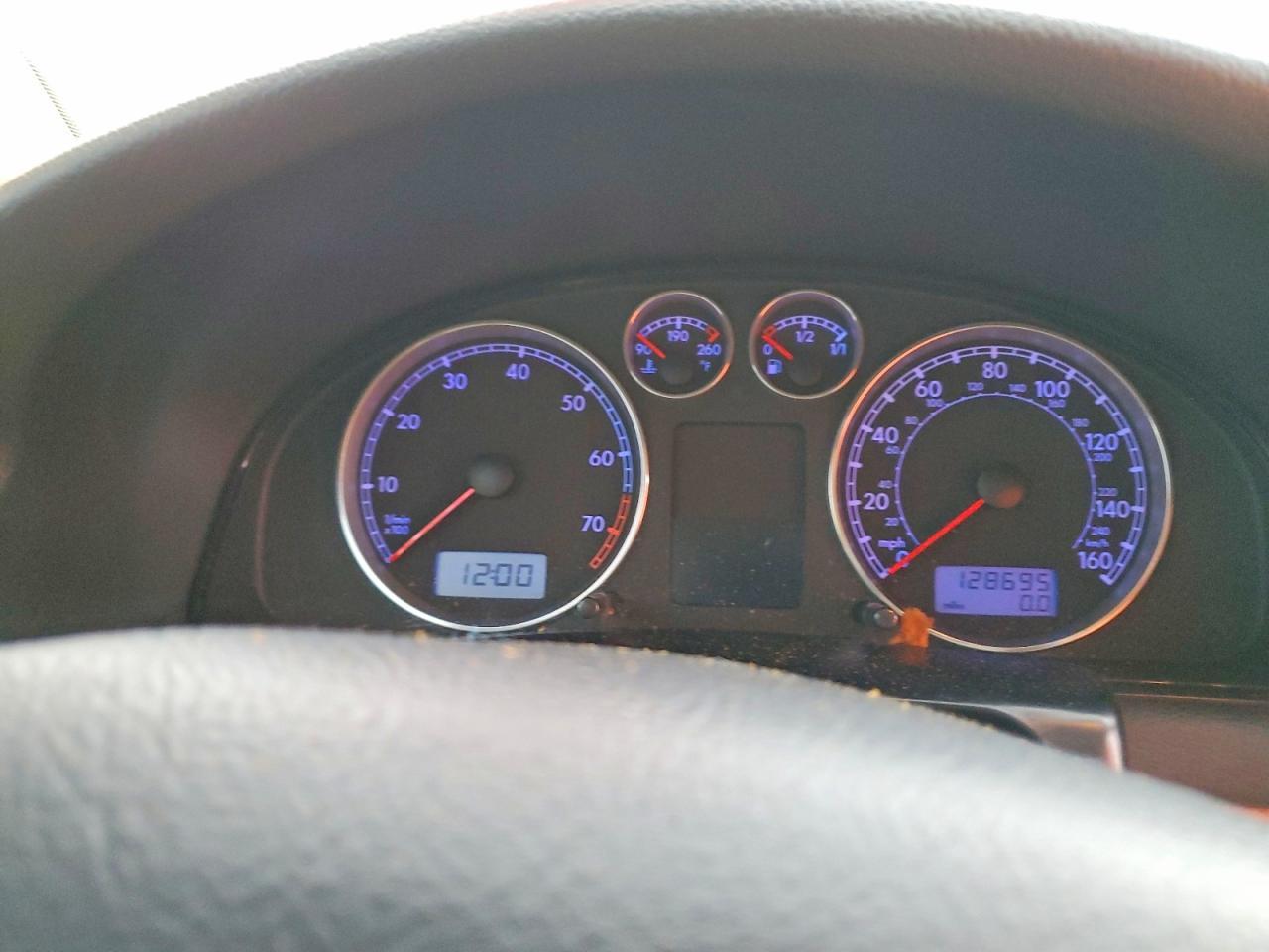2003 VOLKSWAGEN Passat