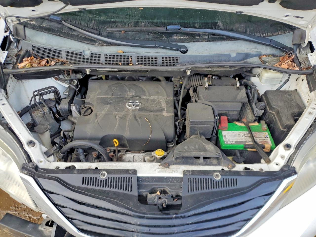 2011 TOYOTA SIENNA