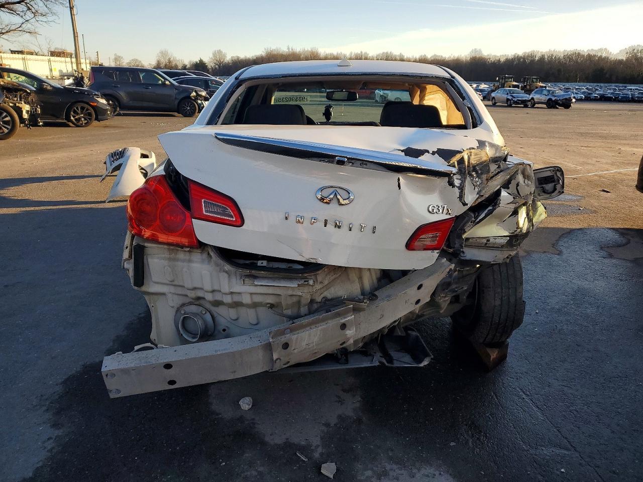 2013 INFINITI G37