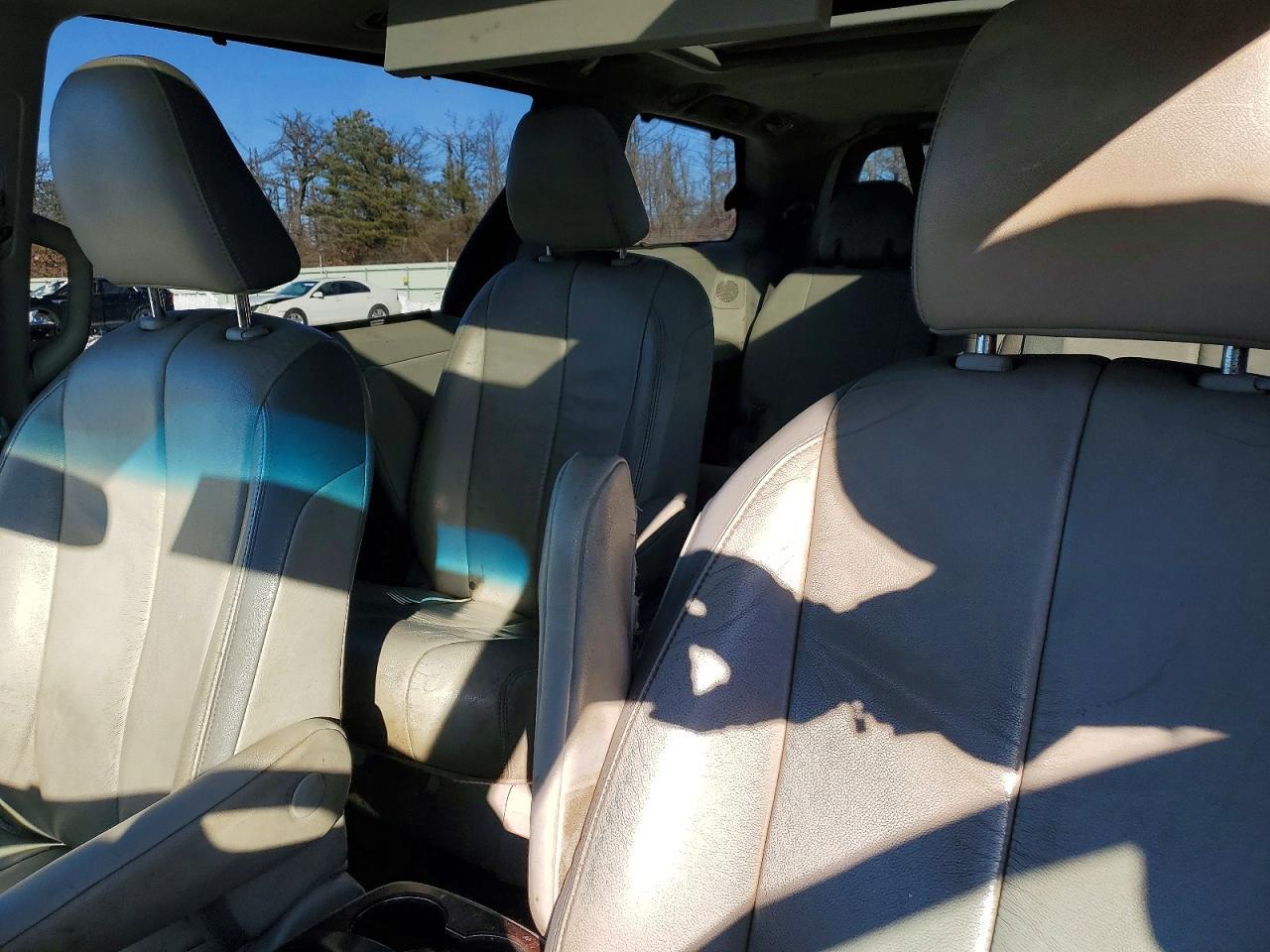2014 TOYOTA SIENNA