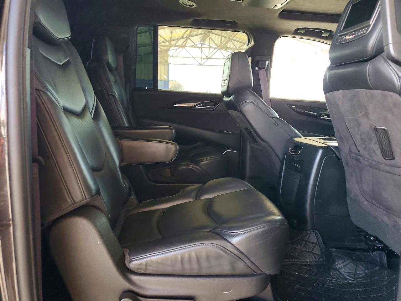 2017 CADILLAC Escalade ESV