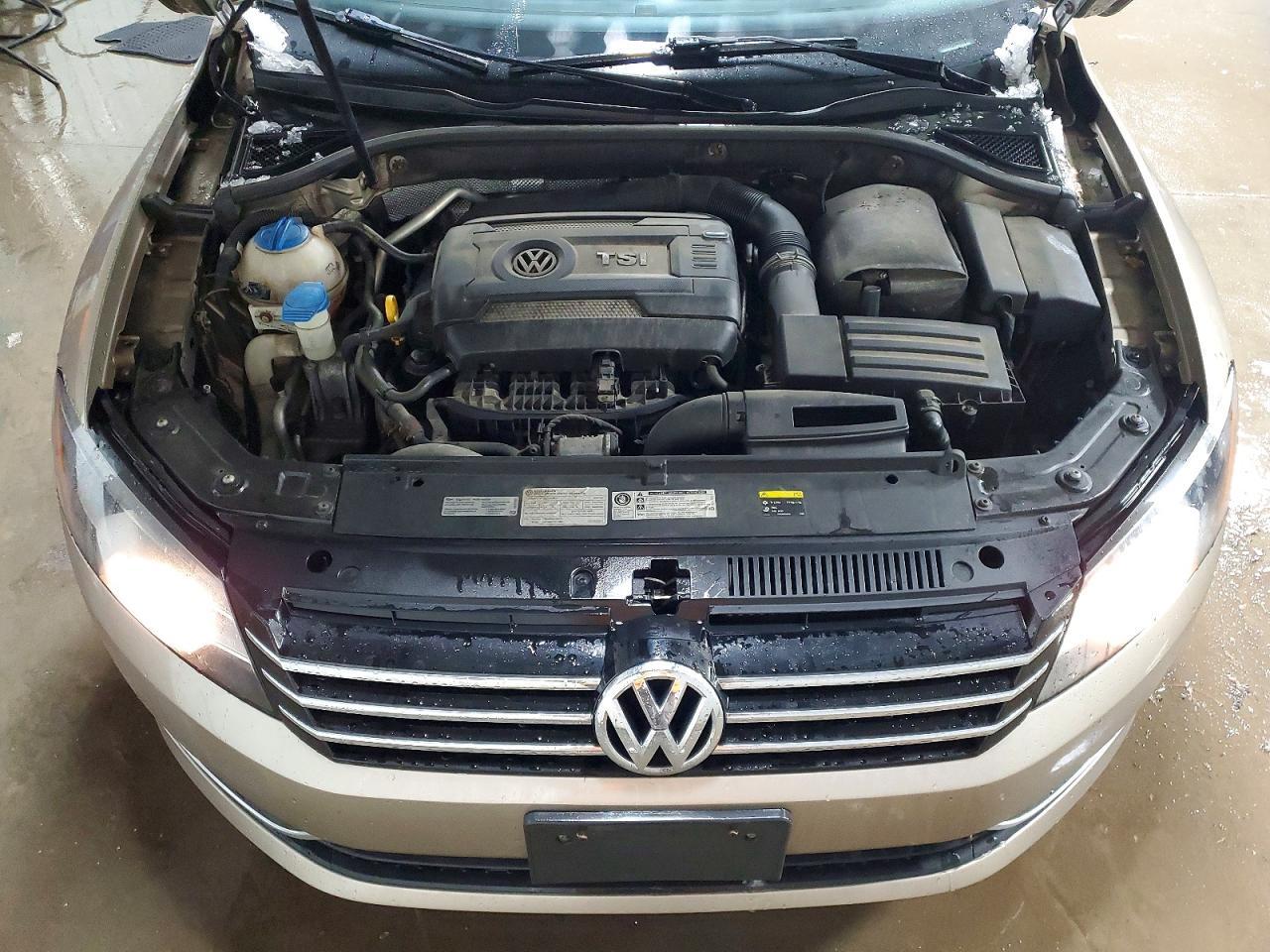 2015 VOLKSWAGEN Passat