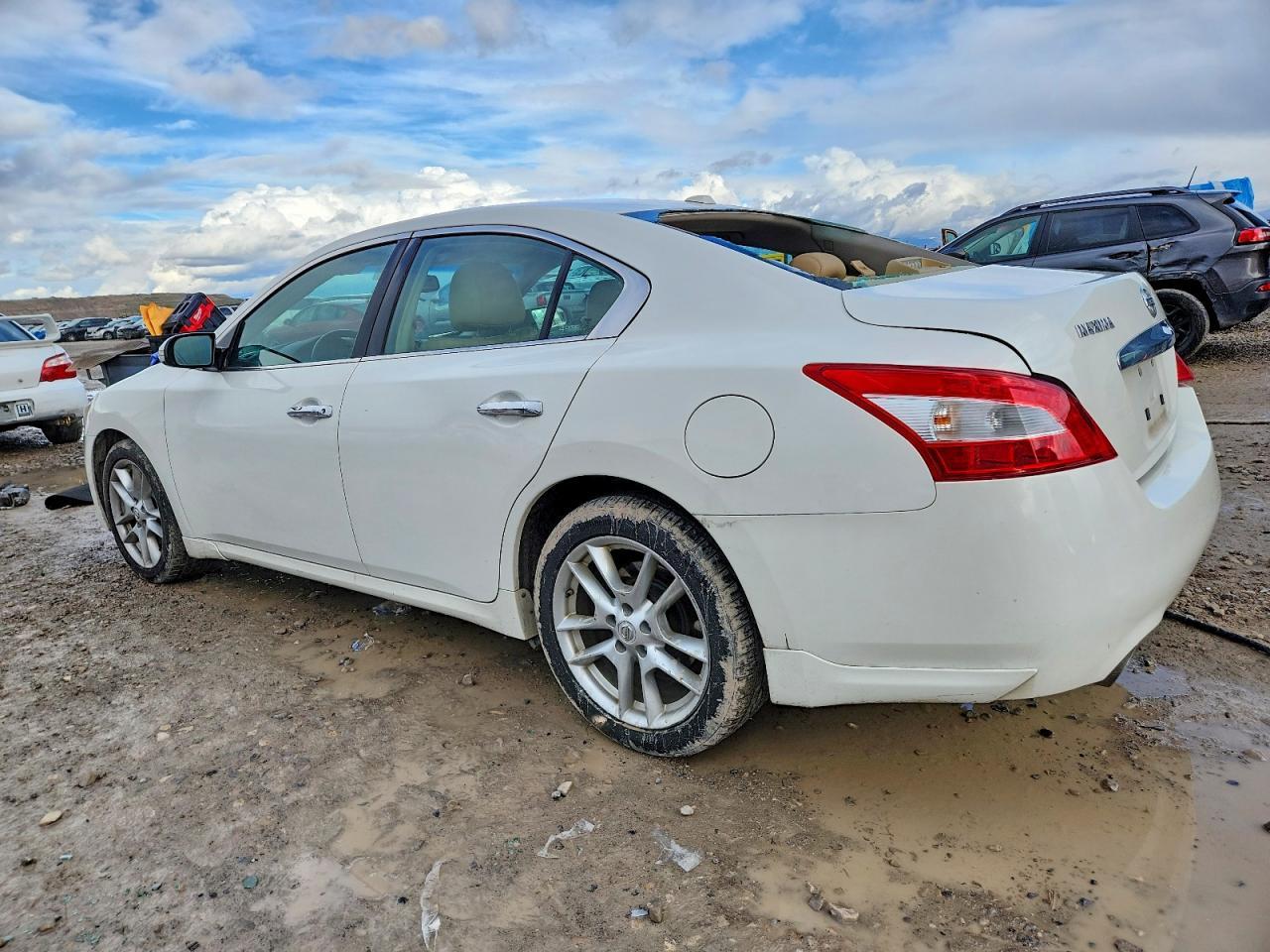 2010 NISSAN Maxima
