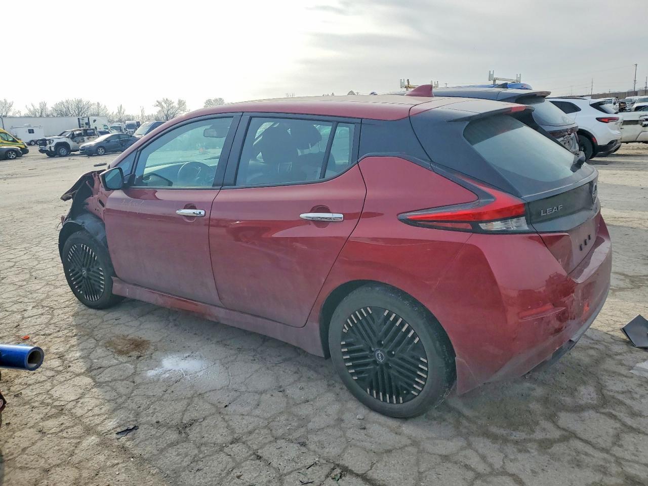 2025 NISSAN LEAF