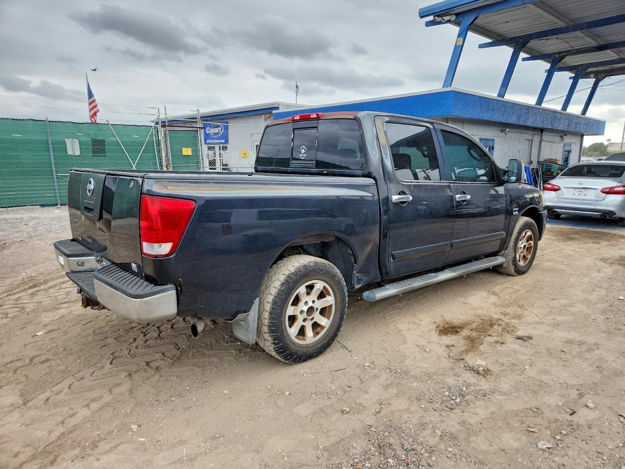 2004 NISSAN Titan
