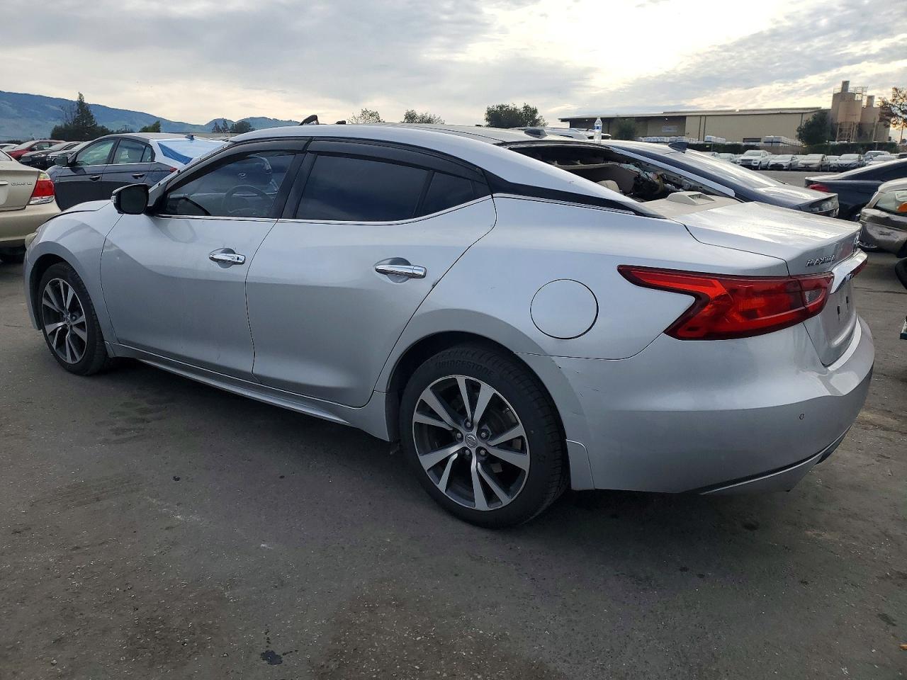 2016 NISSAN Maxima