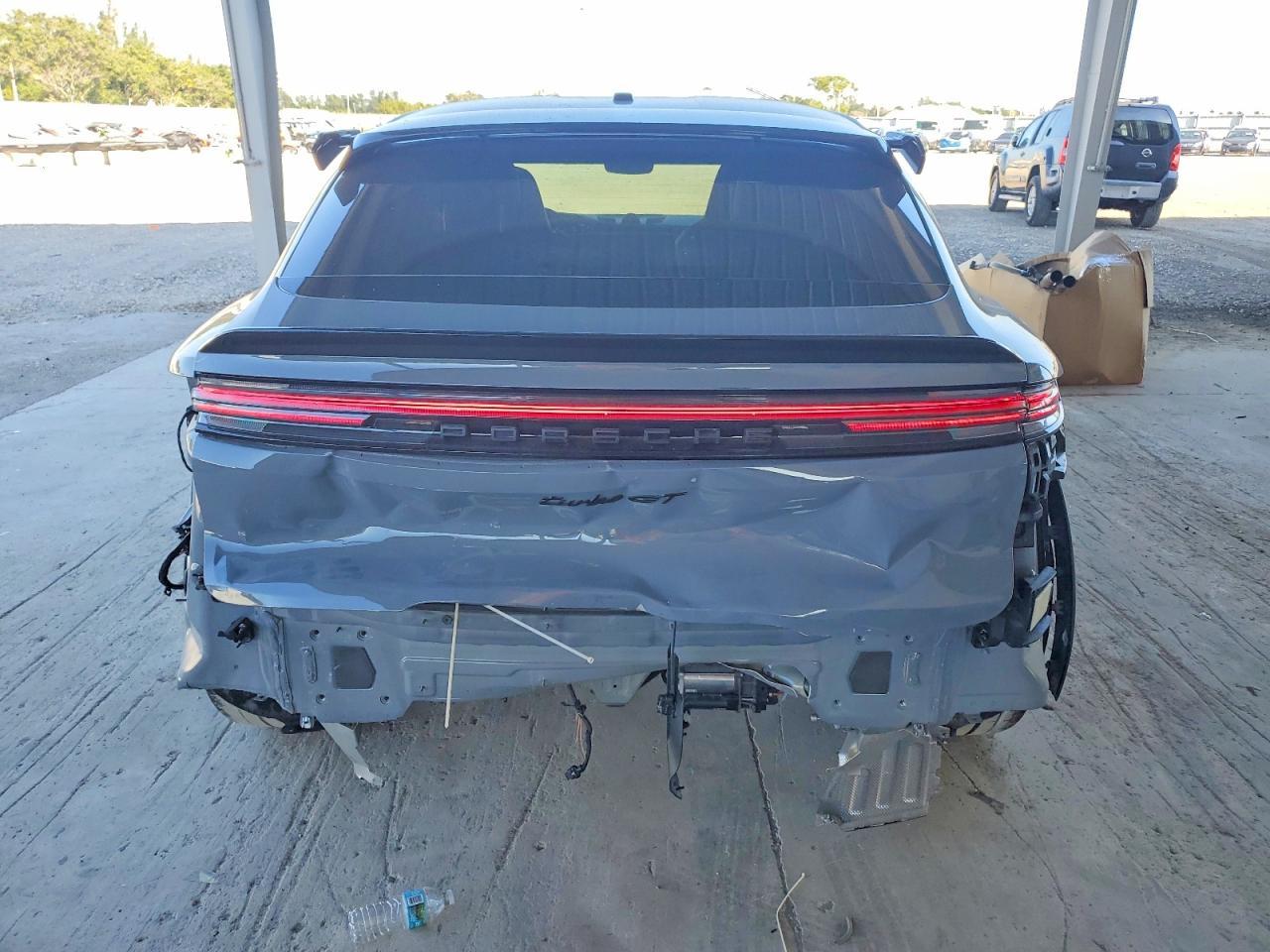 2025 PORSCHE CAYENNE