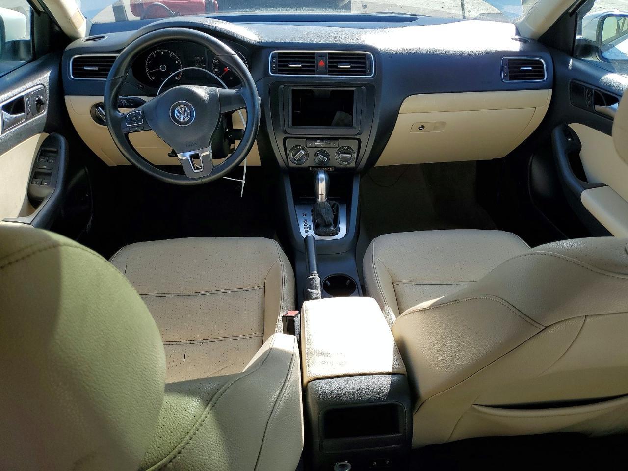 2011 VOLKSWAGEN JETTA