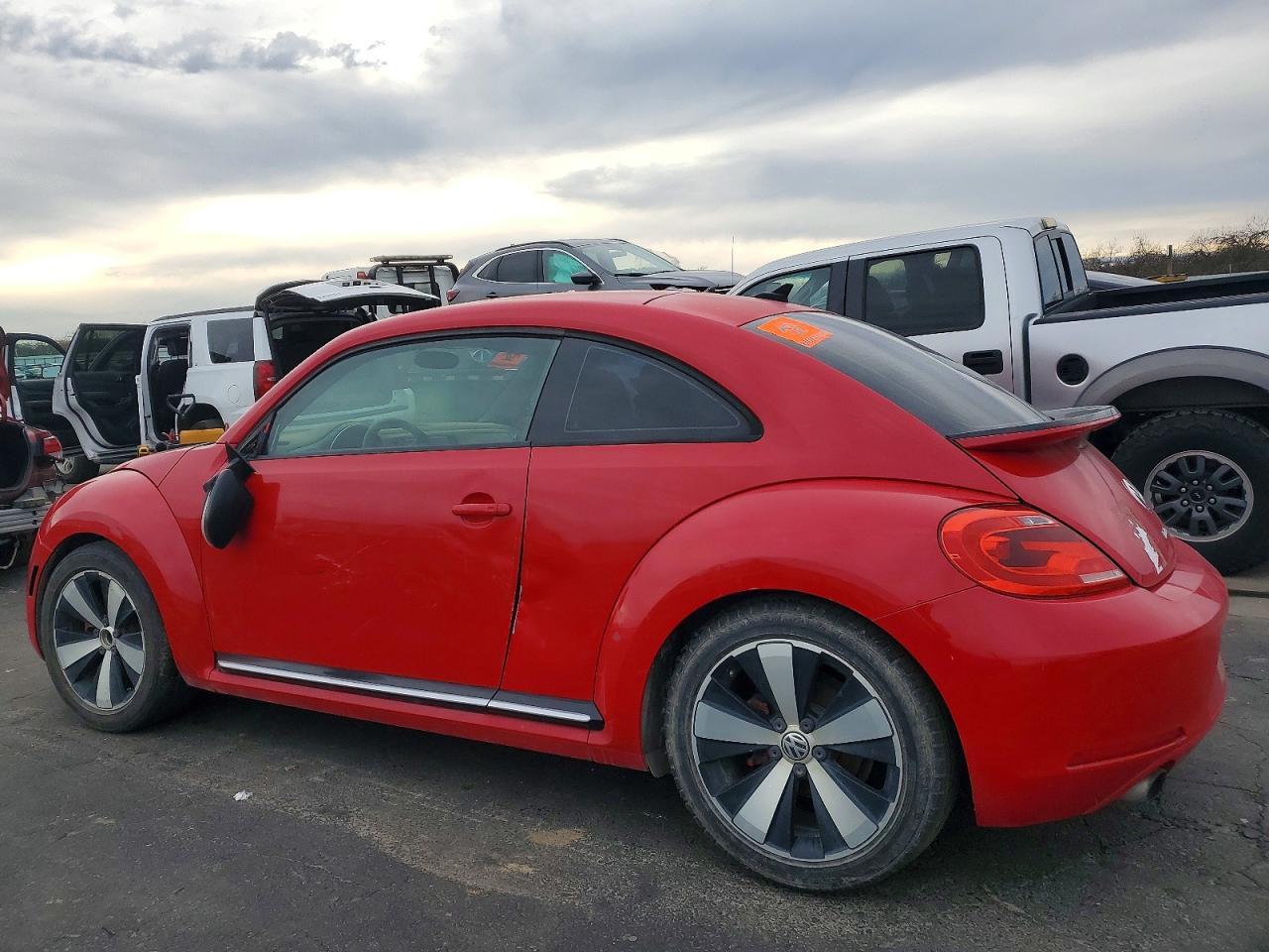 2012 VOLKSWAGEN Beetle