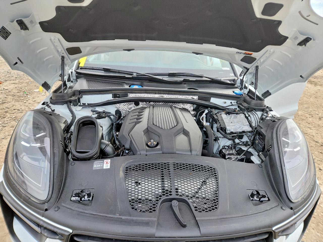 2026 PORSCHE Macan