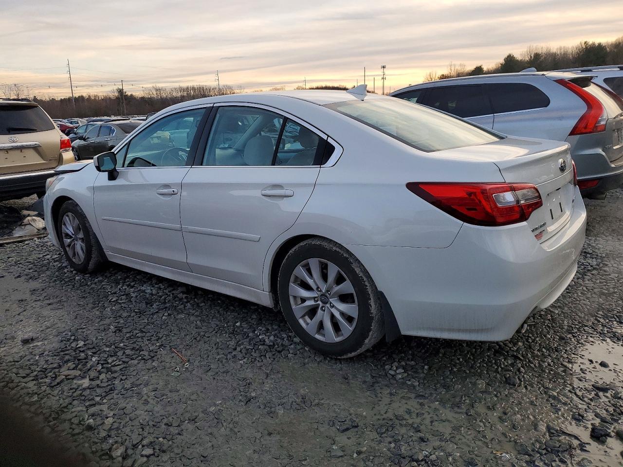 2017 SUBARU Legacy