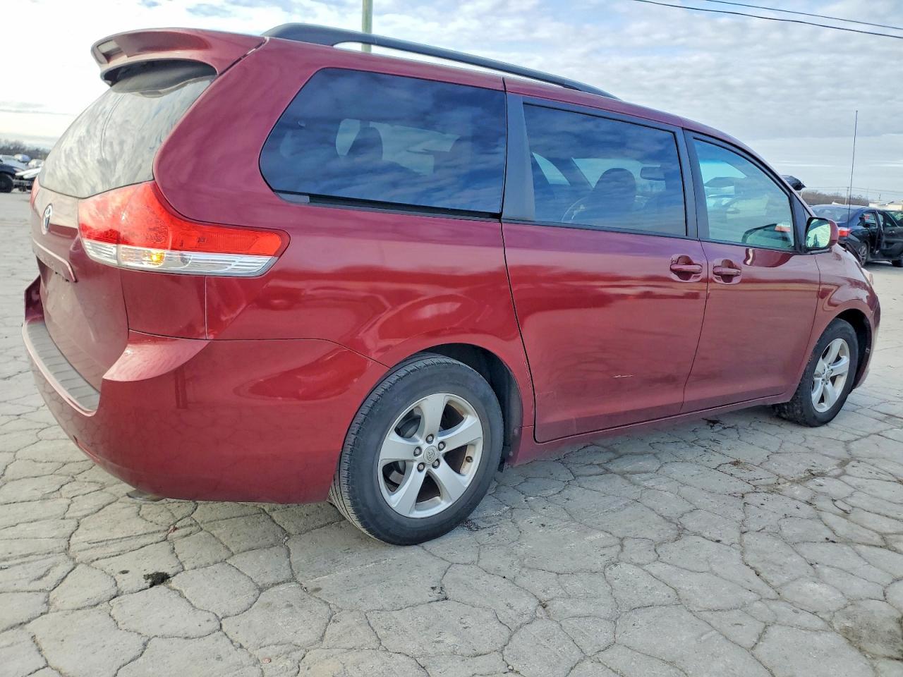 2011 TOYOTA SIENNA