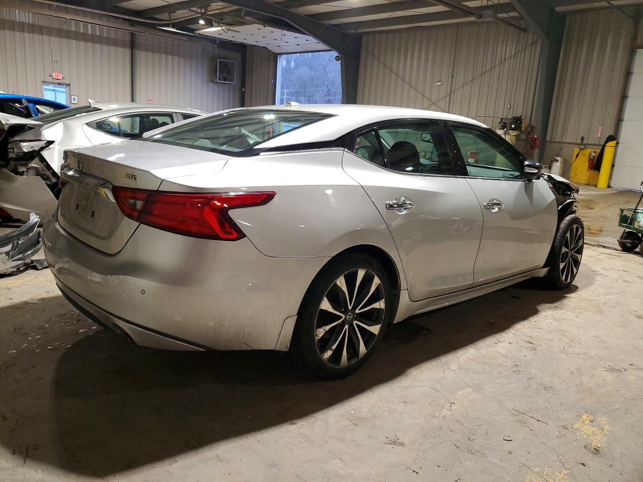 2016 NISSAN Maxima