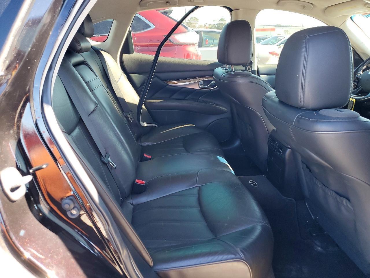 2011 INFINITI M37
