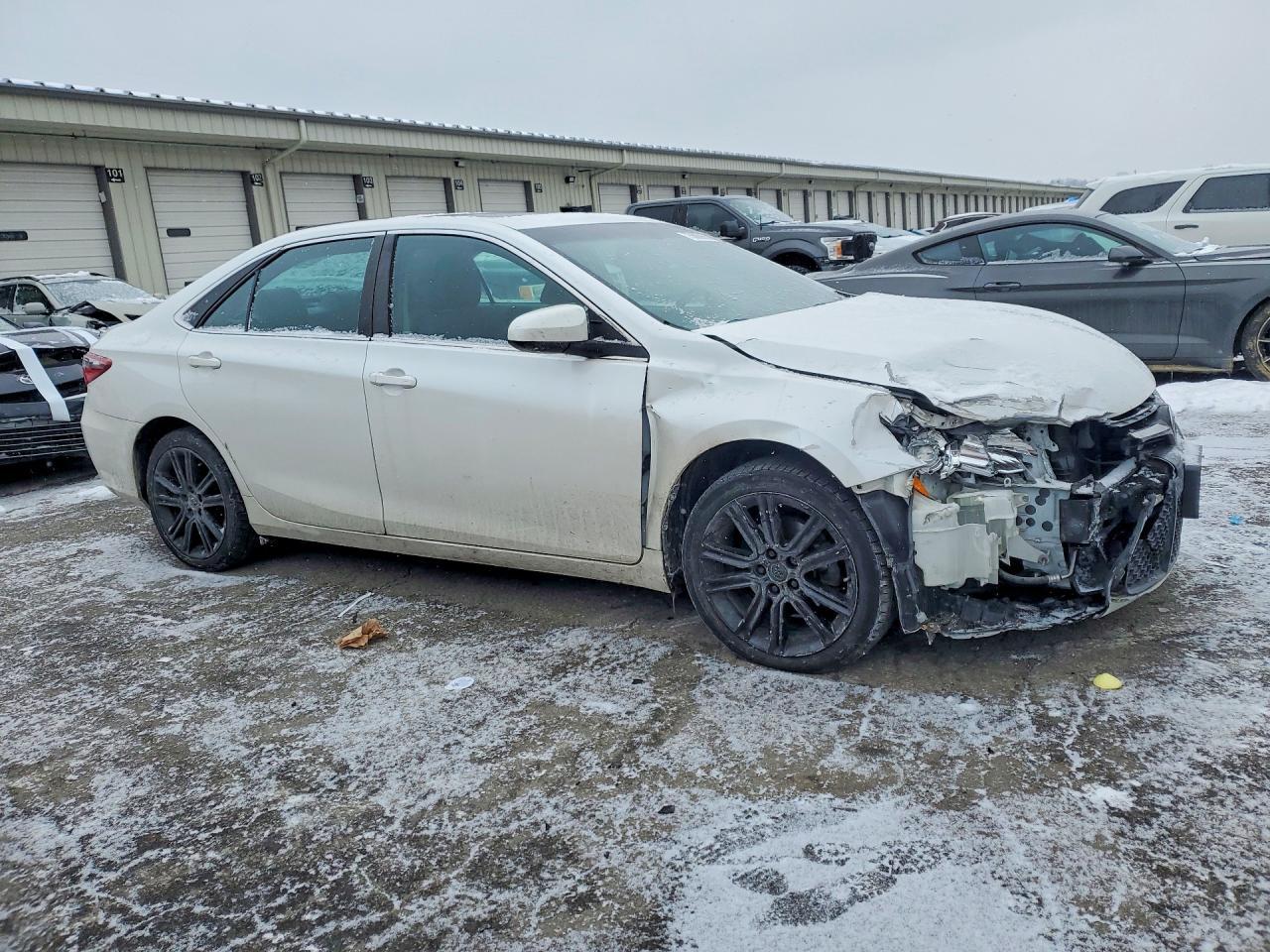 2016 TOYOTA CAMRY