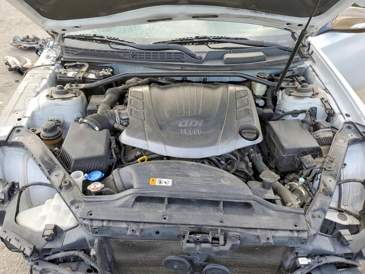 2016 HYUNDAI GENESIS