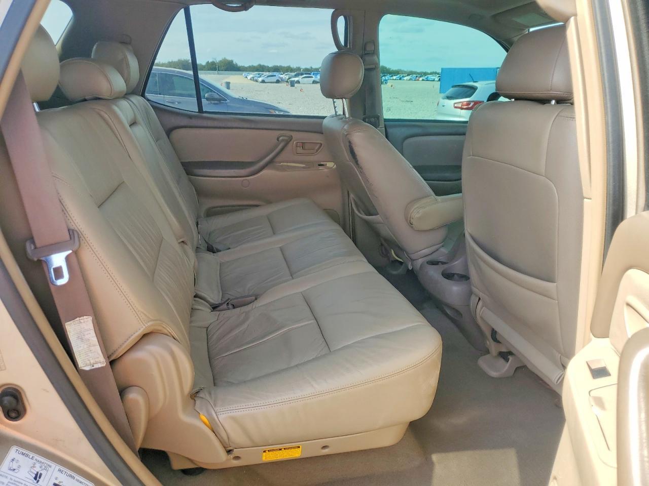 2004 TOYOTA Sequoia