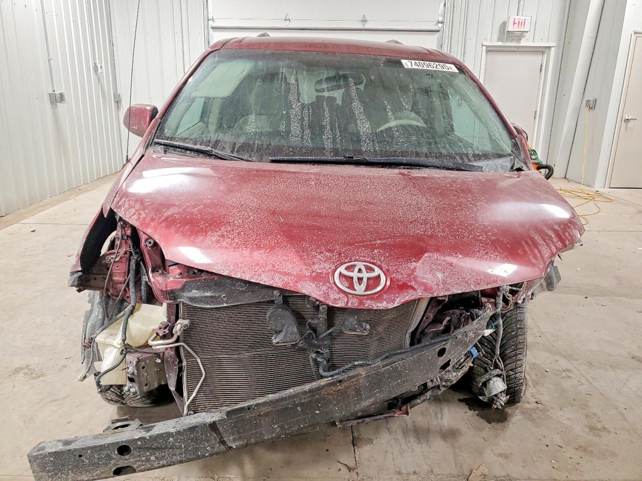 2012 TOYOTA SIENNA
