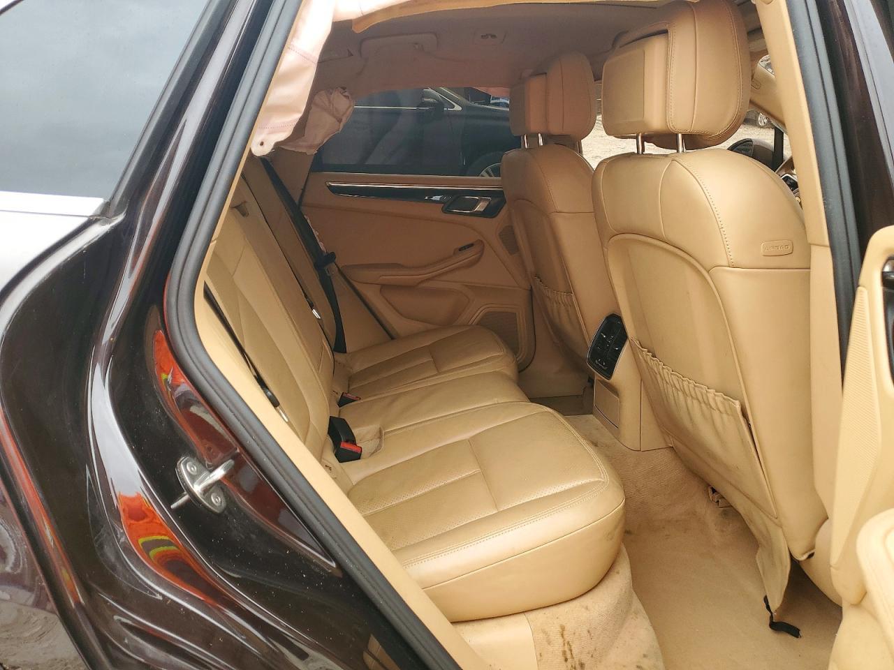 2016 PORSCHE Macan