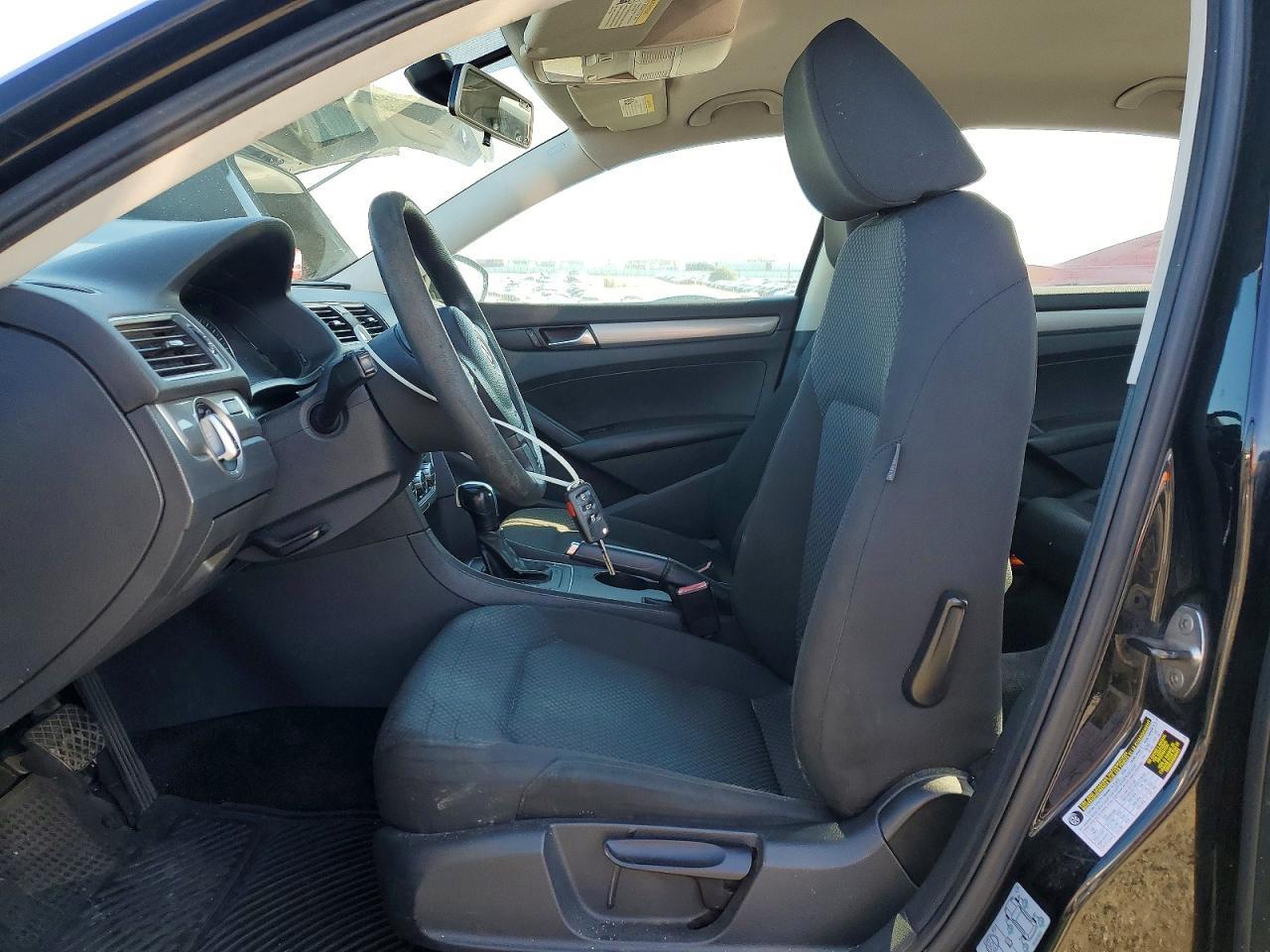 2012 VOLKSWAGEN Passat