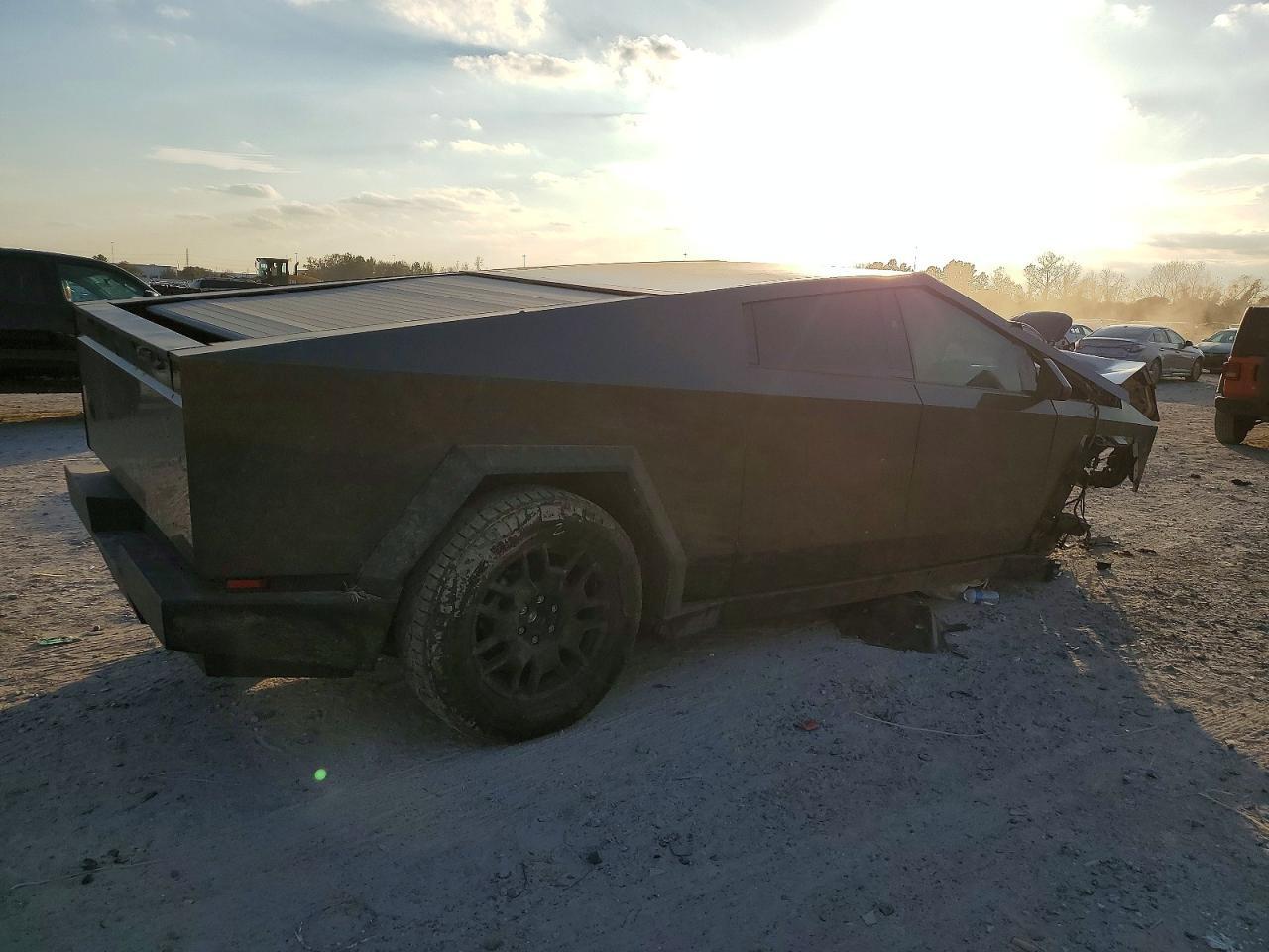 2024 TESLA Cybertruck