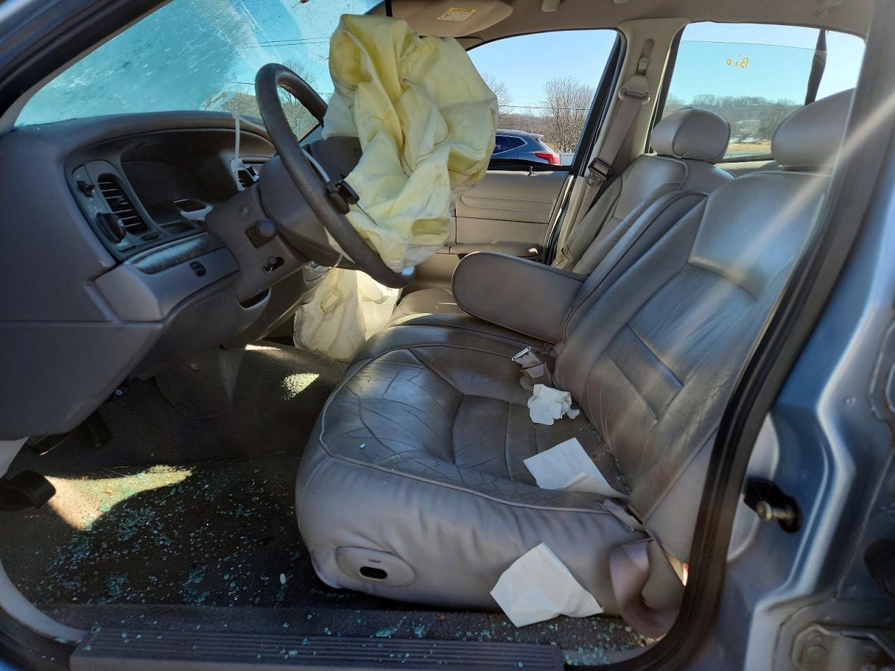 2000 FORD Crown Victoria
