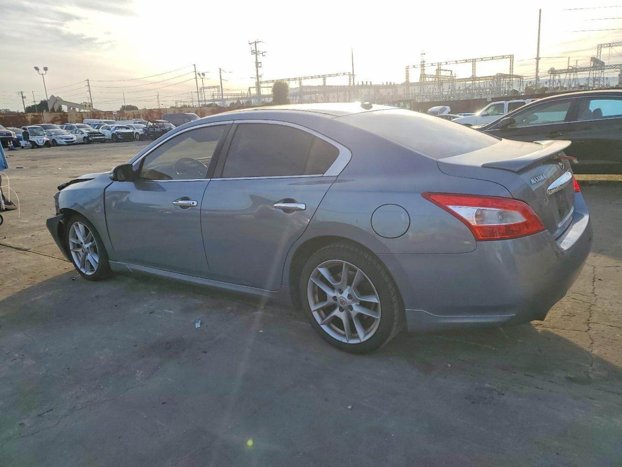 2011 NISSAN Maxima