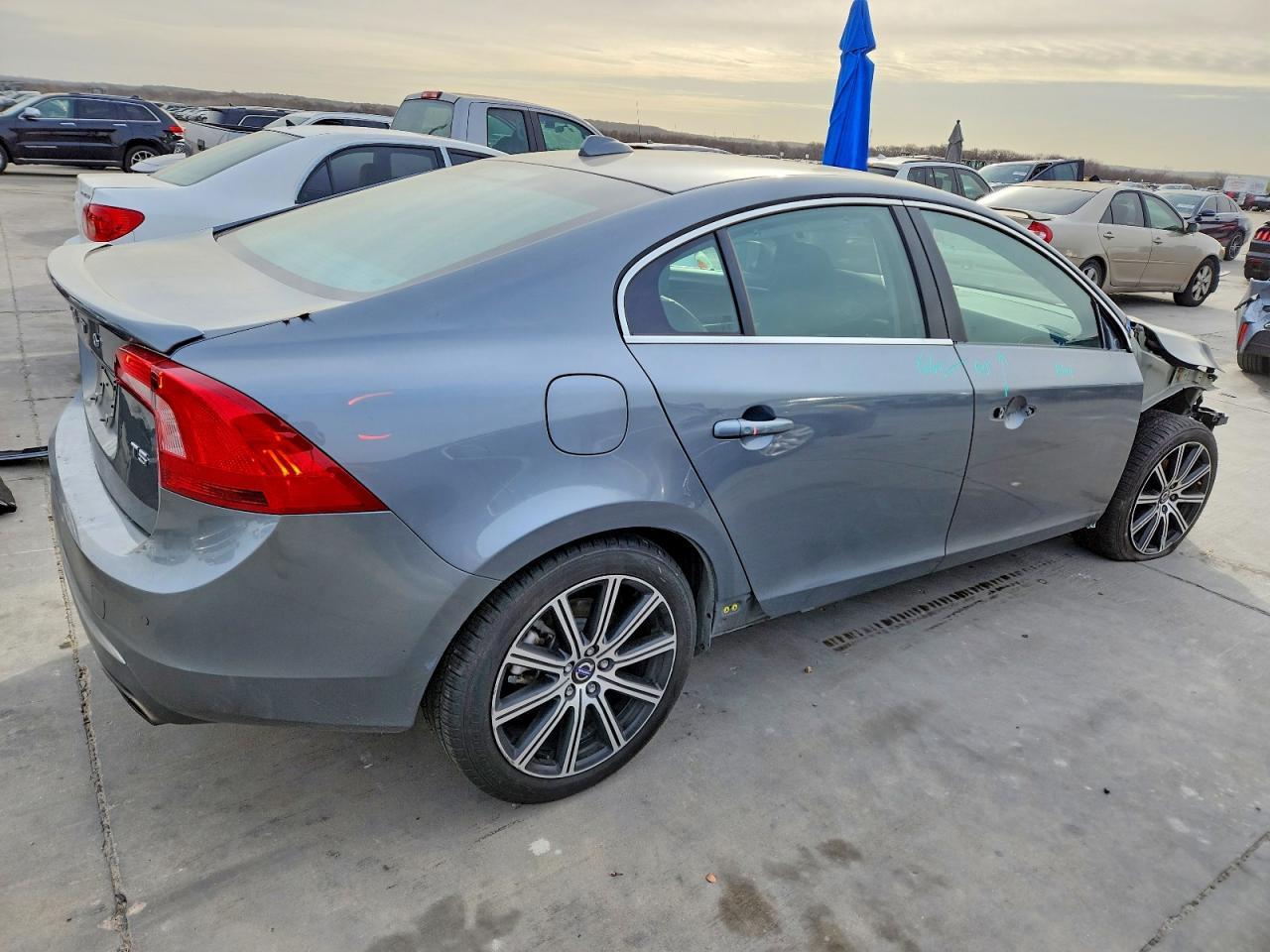 2017 VOLVO S60