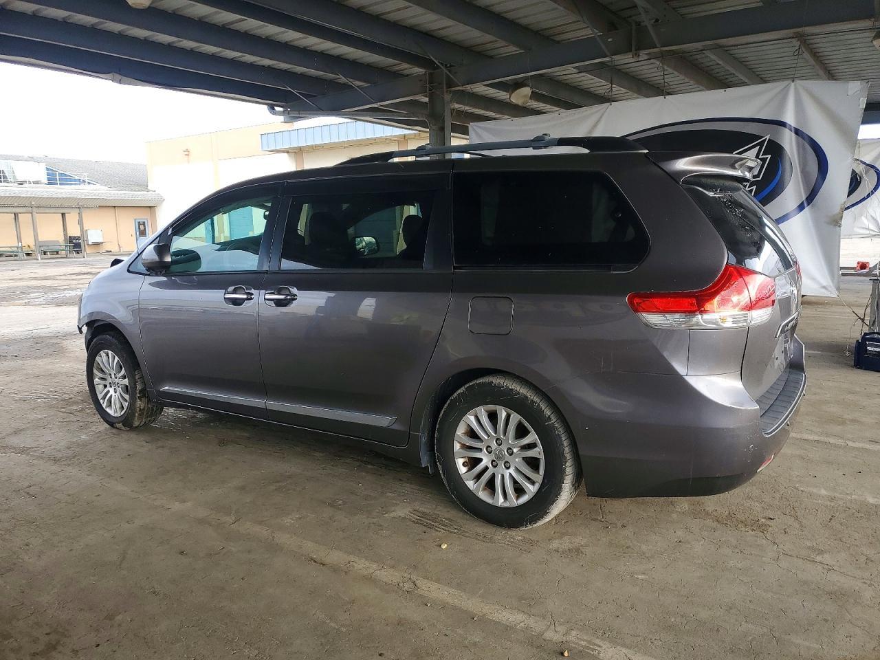 2014 TOYOTA SIENNA