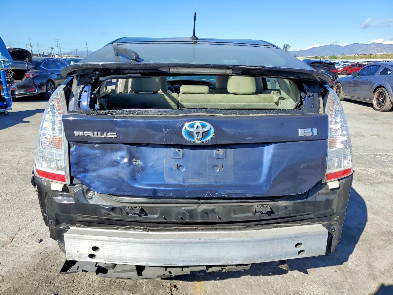 2011 TOYOTA PRIUS