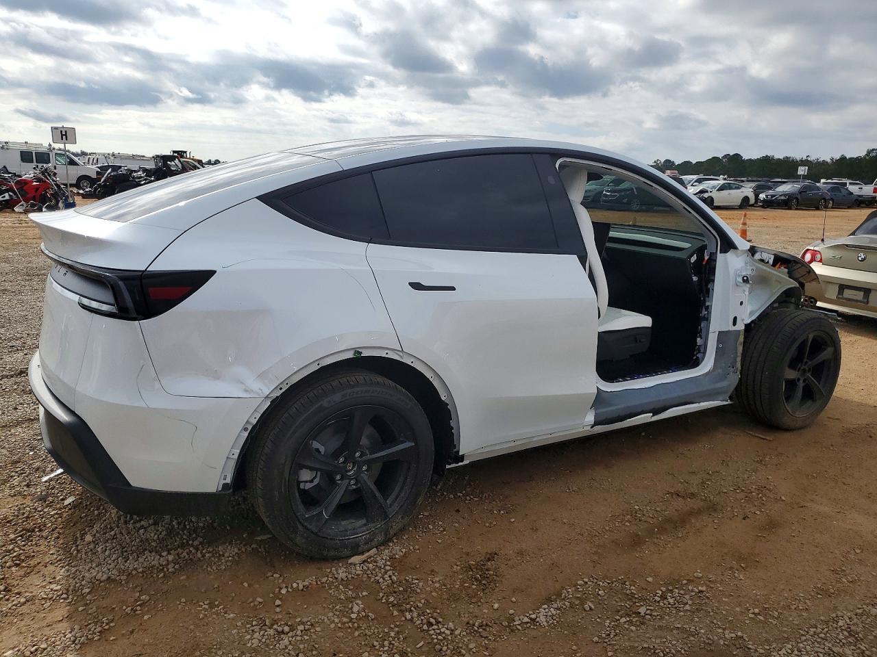 2026 TESLA MODEL Y