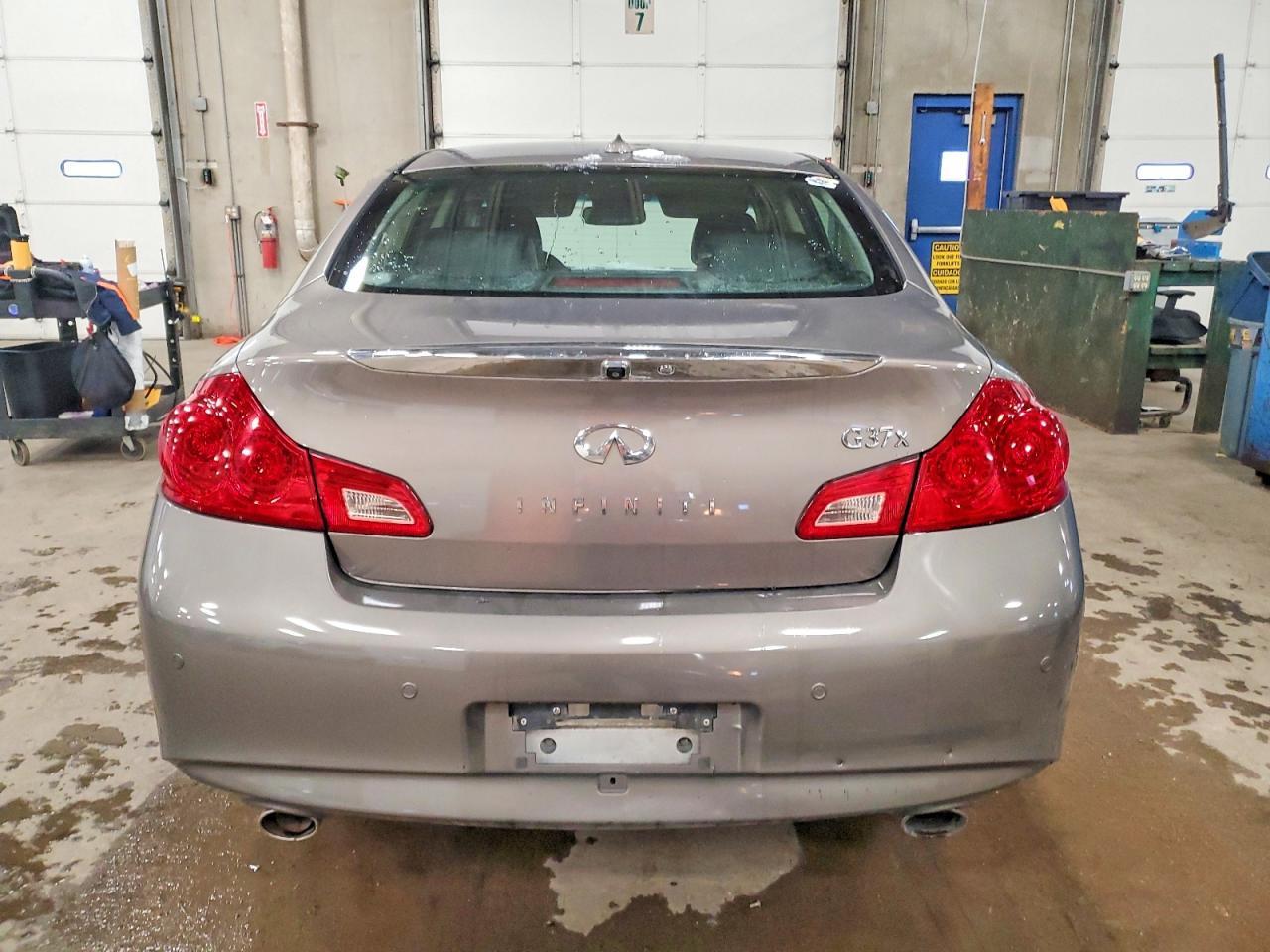 2011 INFINITI G37