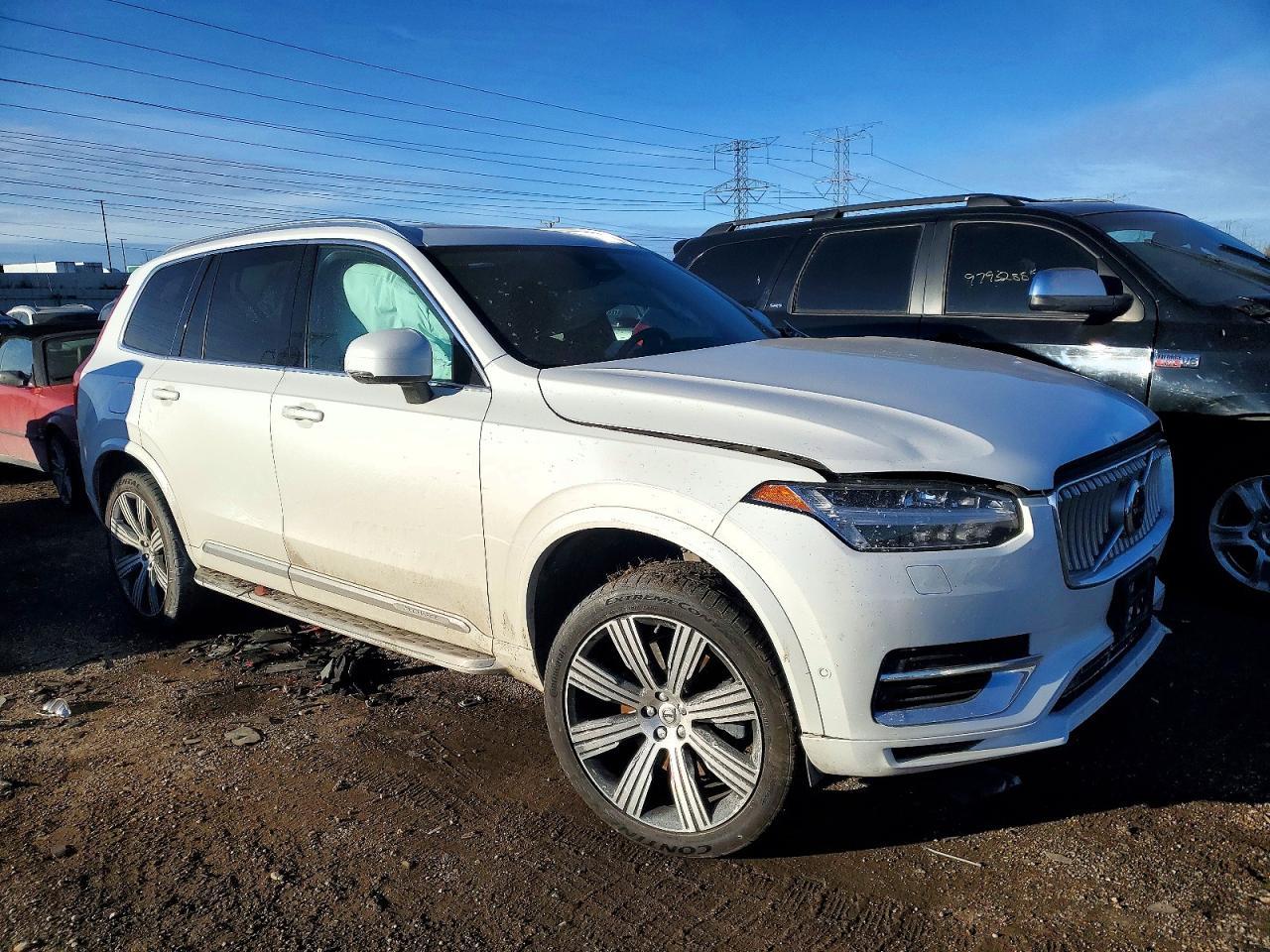 2023 VOLVO XC90