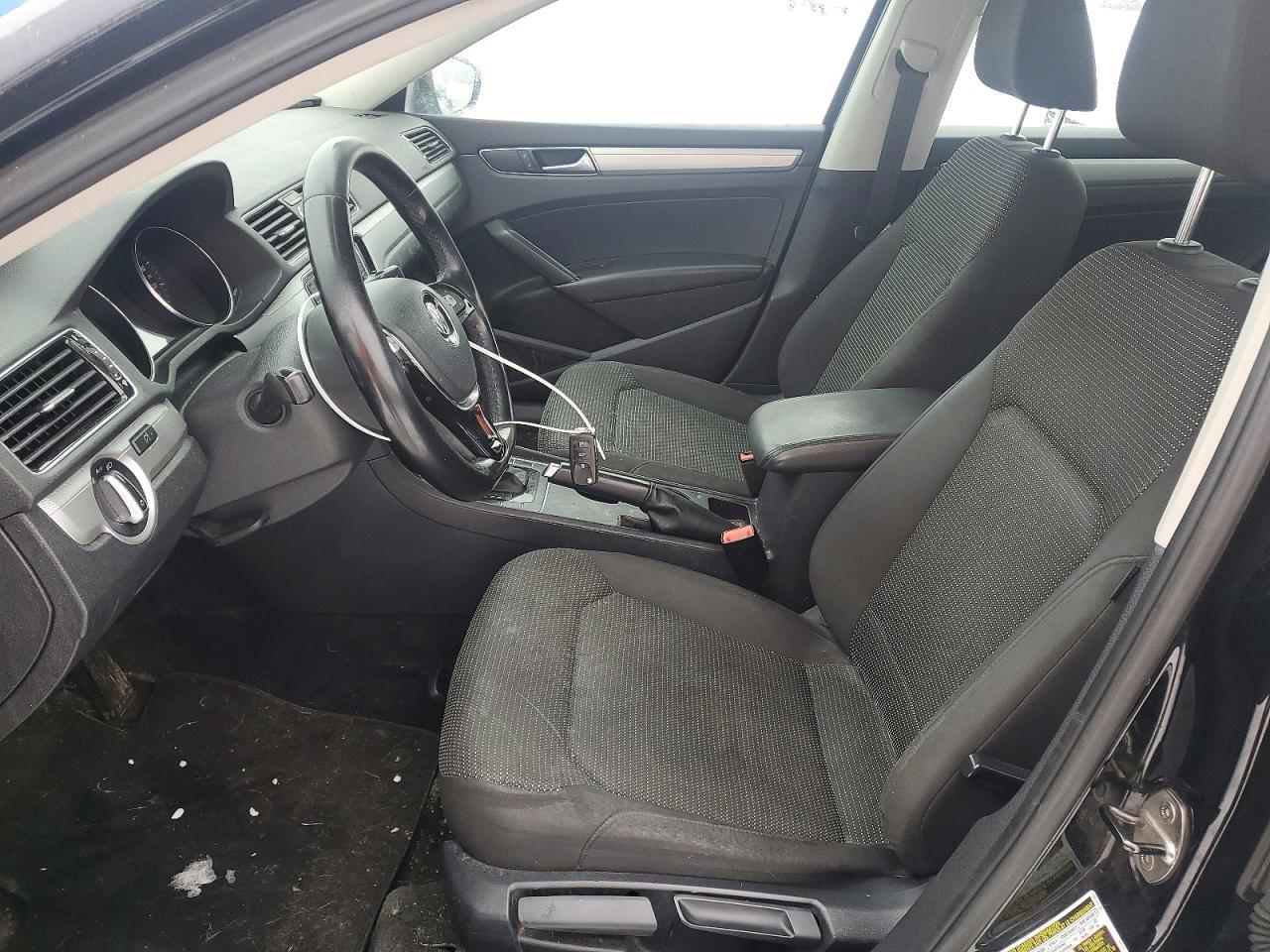 2016 VOLKSWAGEN Passat