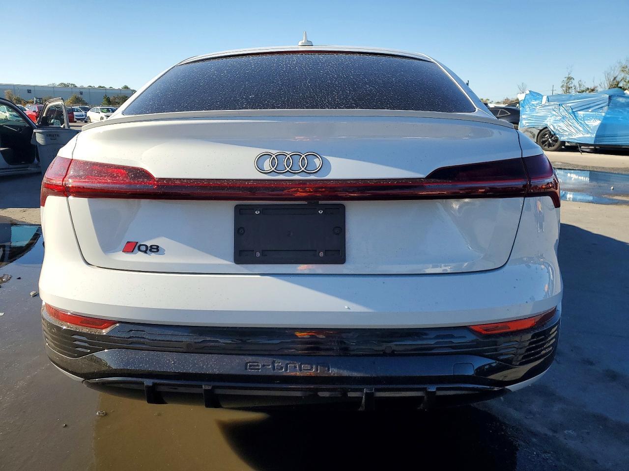 2024 AUDI Q8