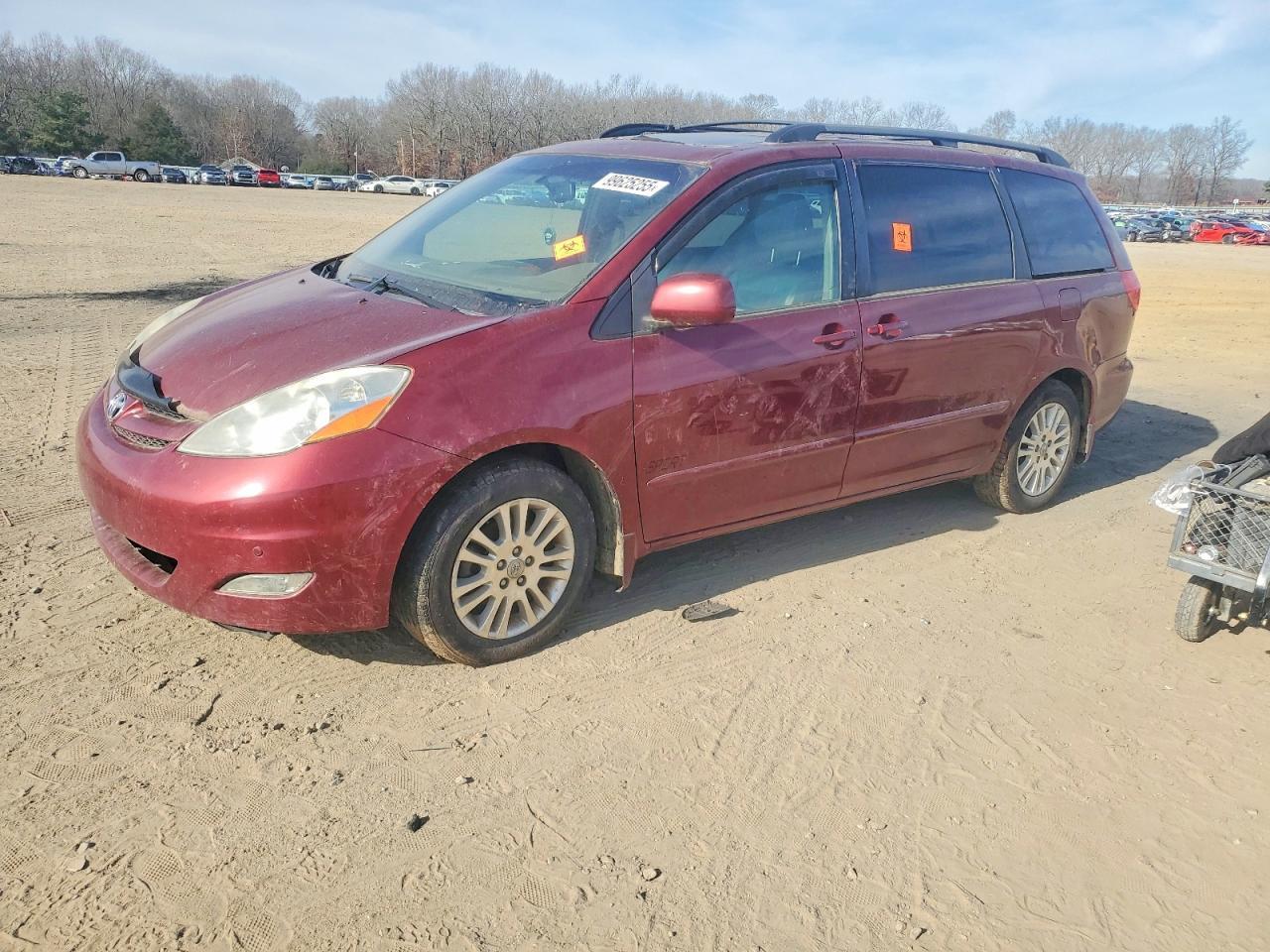 2010 TOYOTA SIENNA