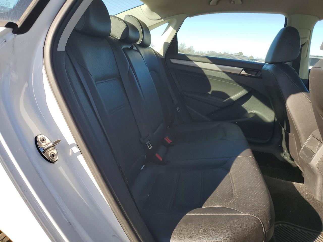 2015 VOLKSWAGEN Passat