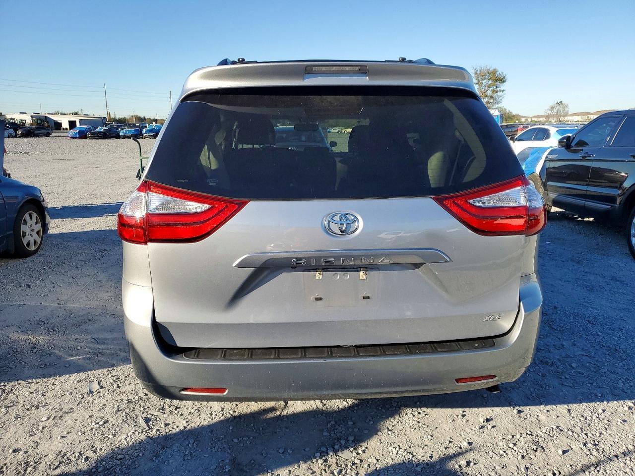 2016 TOYOTA SIENNA