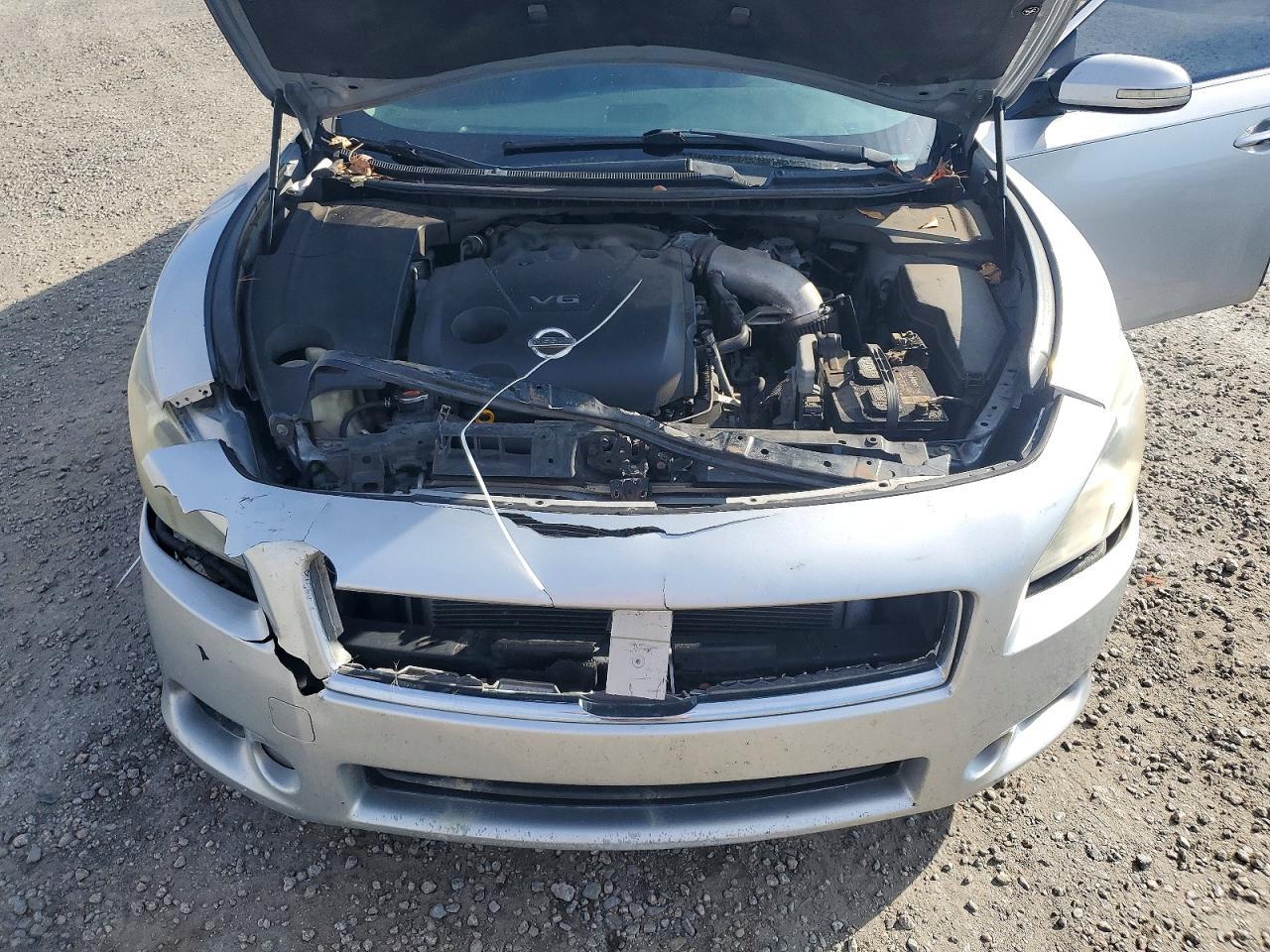 2010 NISSAN Maxima