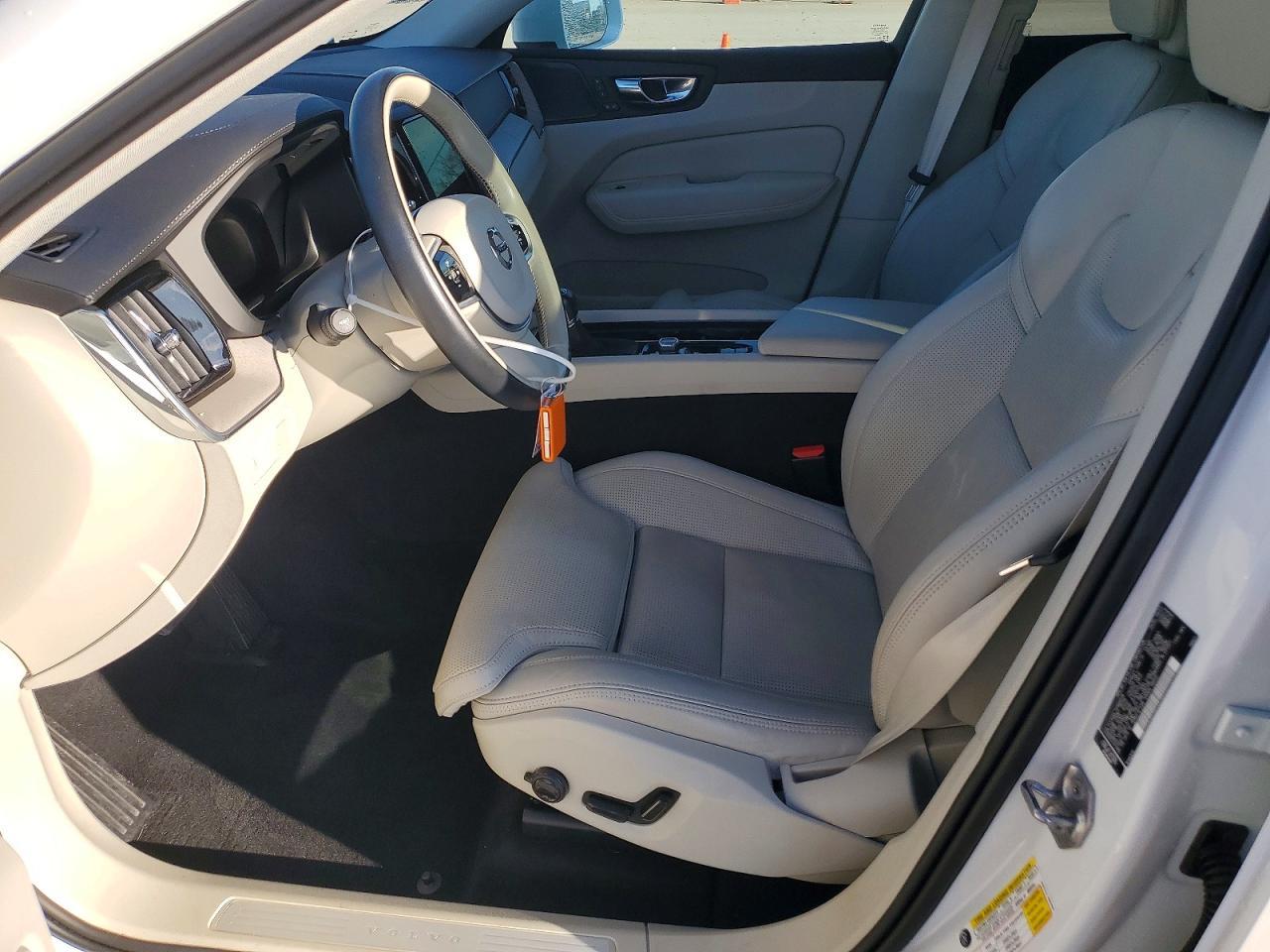 2021 VOLVO XC60