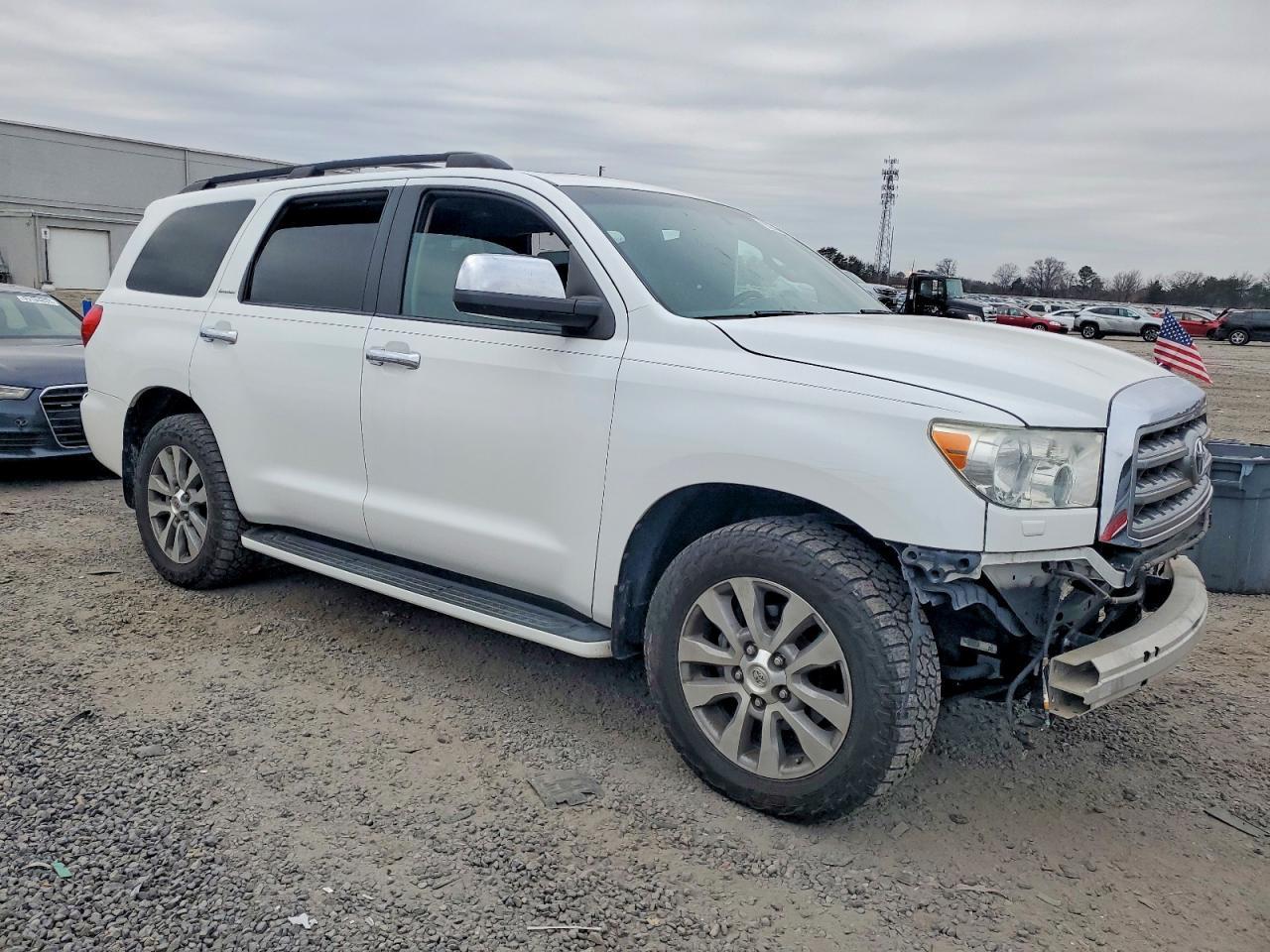 2013 TOYOTA Sequoia