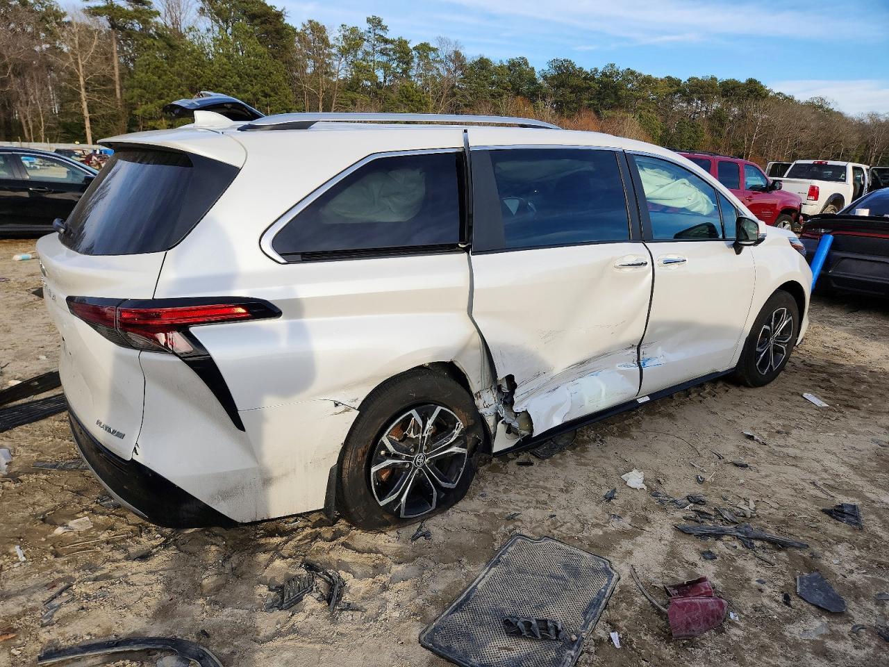 2025 TOYOTA SIENNA