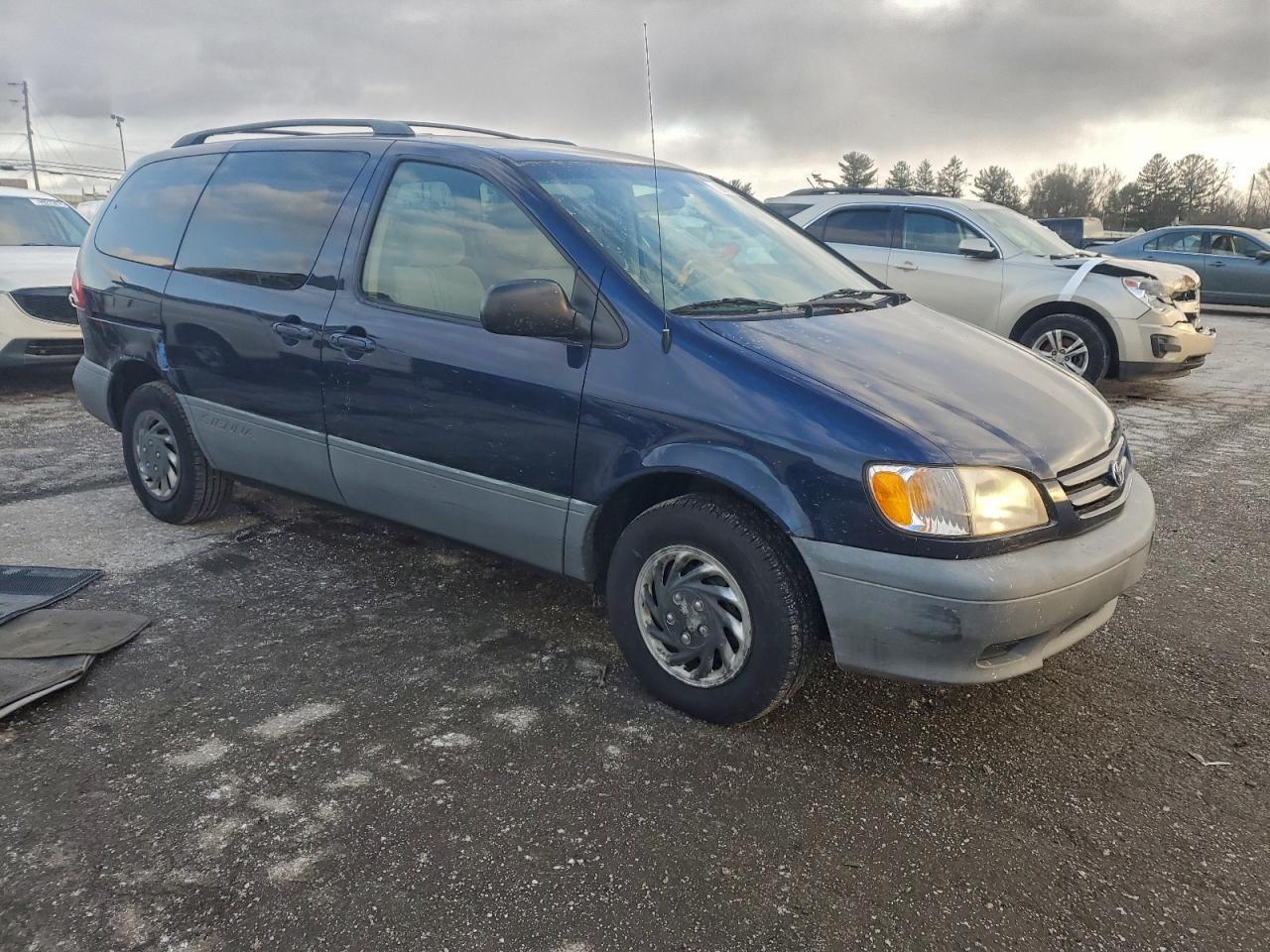 2002 TOYOTA SIENNA