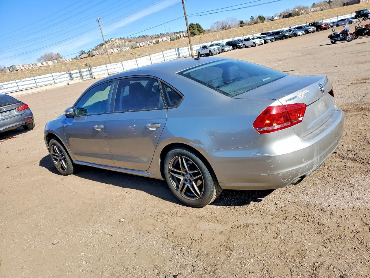 2014 VOLKSWAGEN Passat