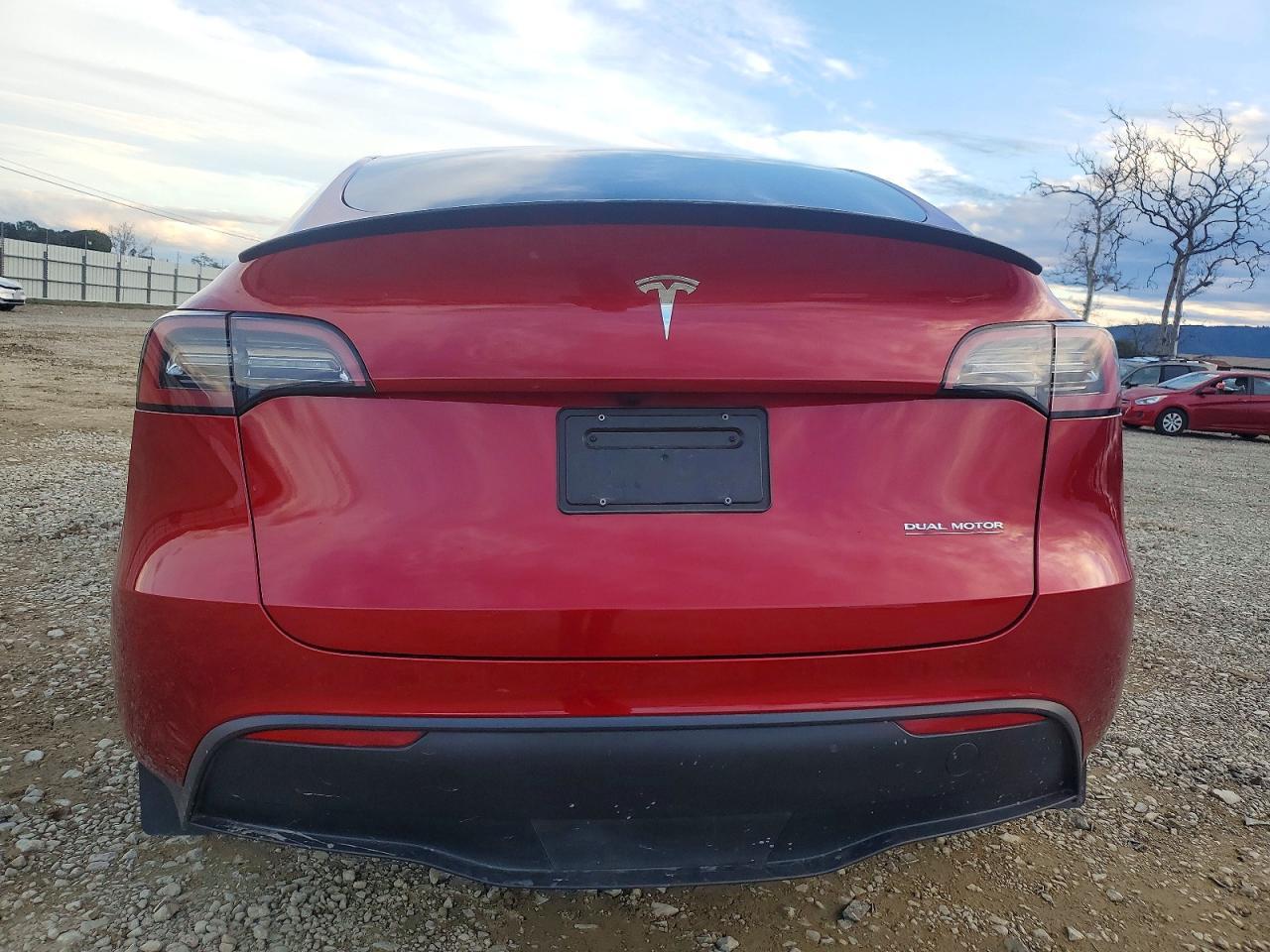 2024 TESLA MODEL Y
